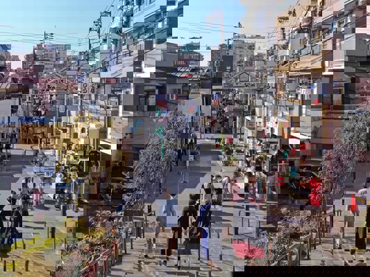 At the top of the Yûyake-dandan