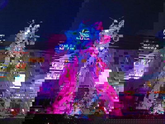 Gundam Unicorn transforming