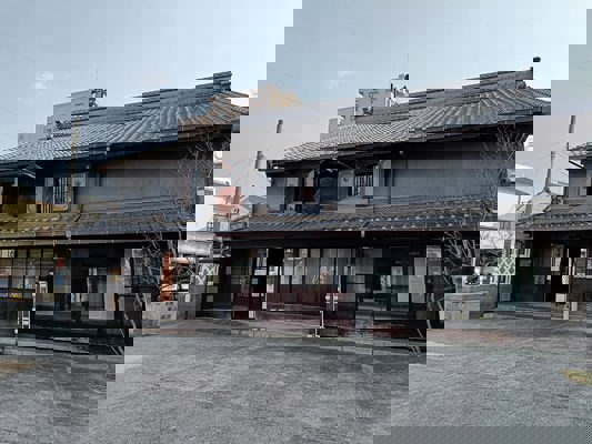 Exterior of the Kurassic-kan