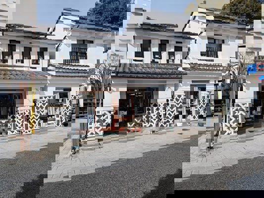 Traditional warehouse