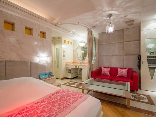 Love Hotel Room