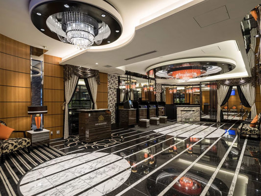 Glitzy welcome at the APA Ueno Ekiminami Hotel