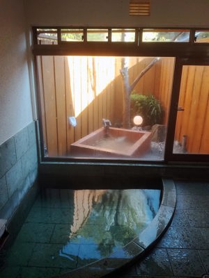 Private indoor/outdoor onsen in ryokan, Izu