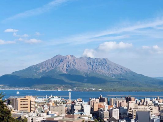 What season to travel to Japan?