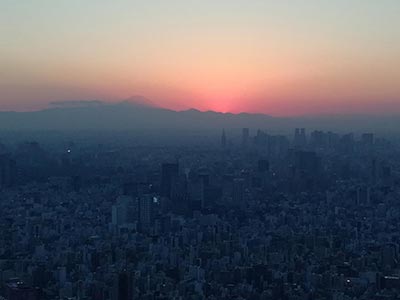 Coucher de soleil avec le Mont Fuji à gauche