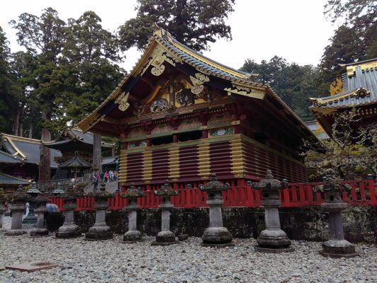 Sanjinko with elephant sculptures