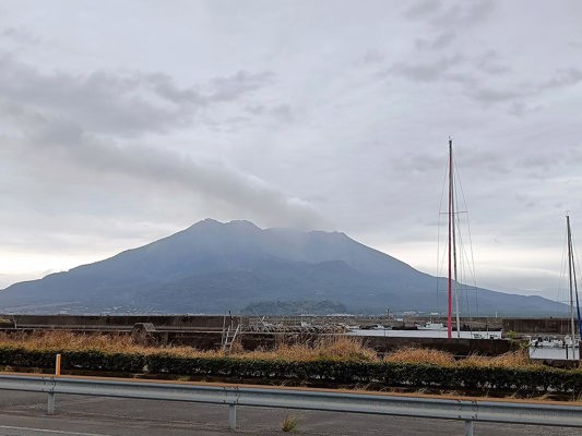Sakurajima from the seaside