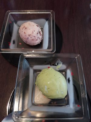 Red bean and matcha ice cream scoops