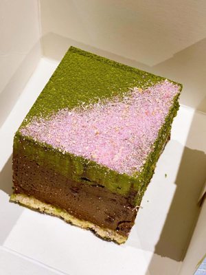 Dark chocolate dessert - matcha